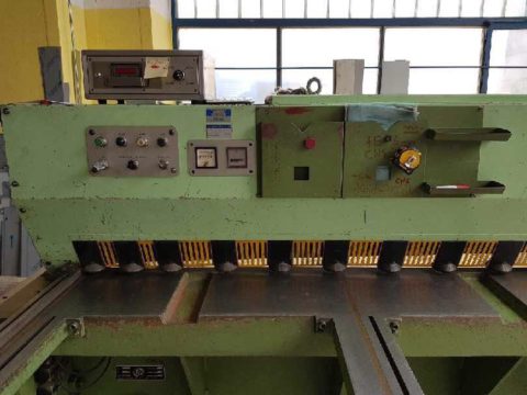 cisaille hydraulique à tôle von arx mt metall - technik construction metallique
